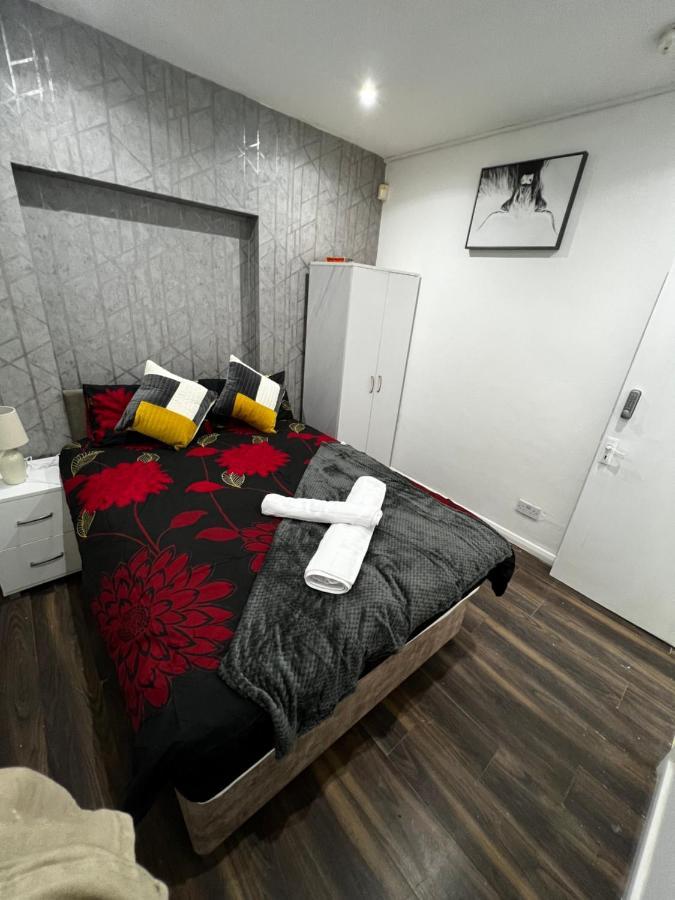 Good Priced Single In Sherperds Bush Guest house London