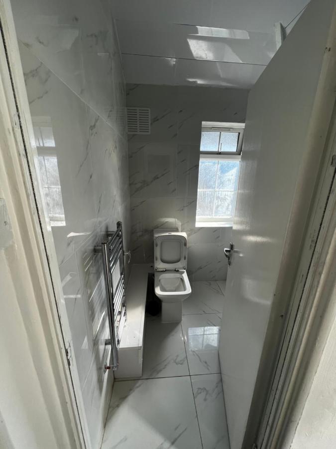Good Priced Single In Sherperds Bush Guest house